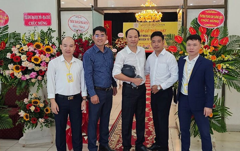 Tháng 11 nghĩ về nhà giáo