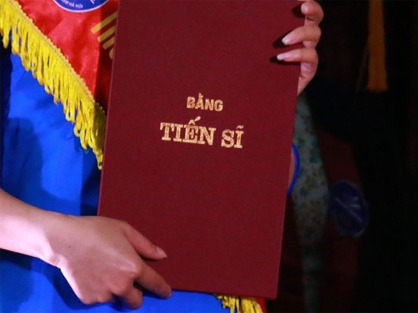 Chi phí cho một tấm bằng tiến sỹ ở Việt Nam