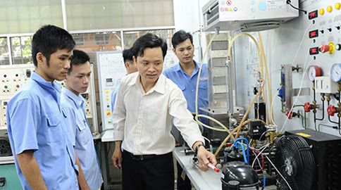 Học trung cấp thay cấp 3 để có bằng phổ thông, có nghề lại được liên thông đại học, tại sao không?