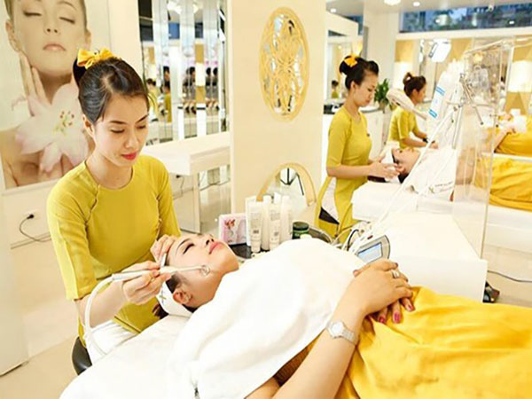 Nghề chăm sóc sắc đẹp lương bao nhiêu? Cần chú trọng những yếu tố gì để nâng cao mức lương khi làm nghề?