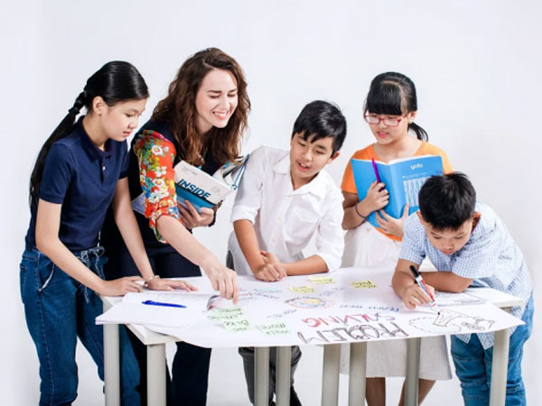 Tin học, ngoại ngữ - nền tảng giúp học sinh vững vàng hội nhập