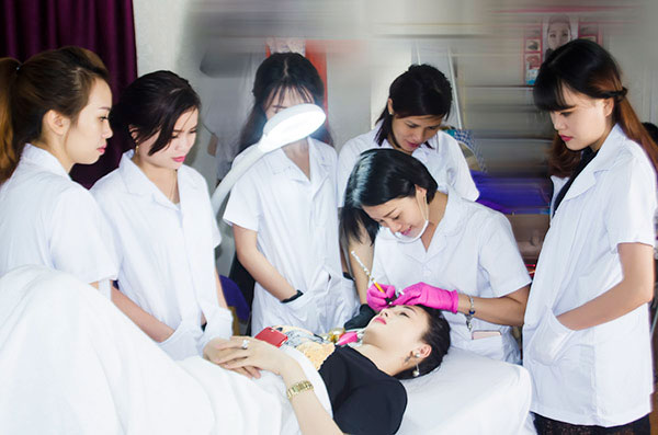 Khóa đào tạo phun xăm thẩm mỹ chuyên nghiệp