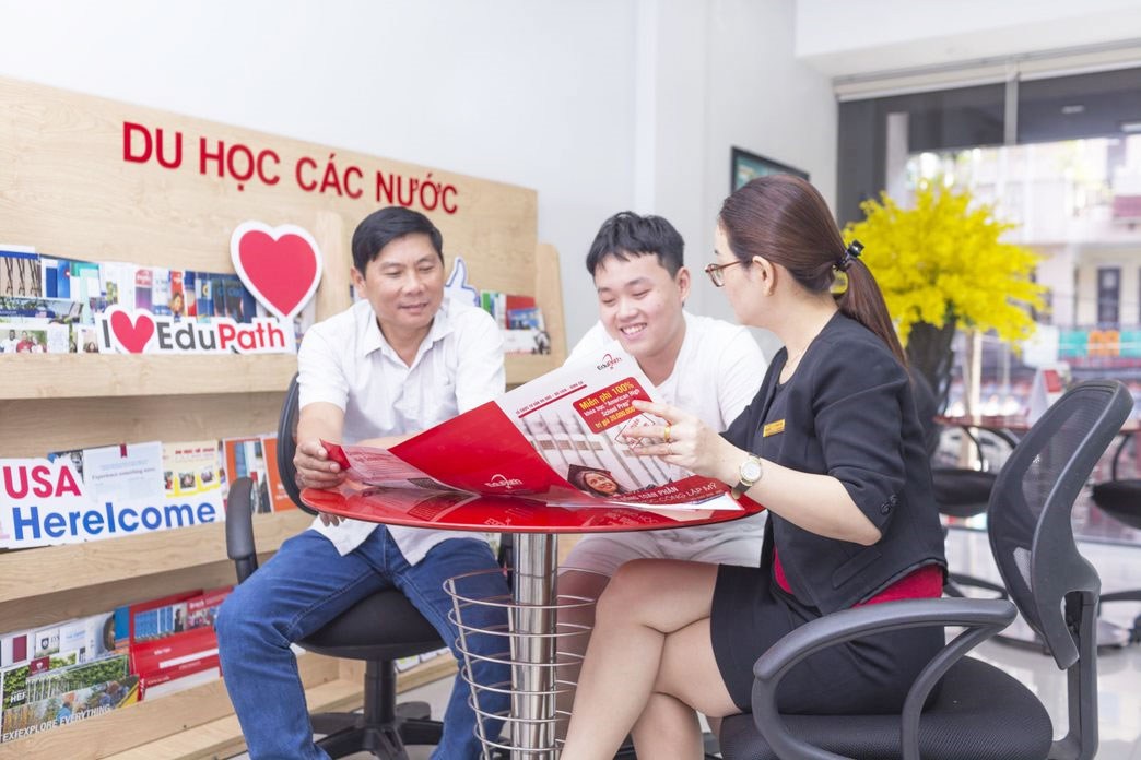 Tuyển sinh khóa học nghiệp vụ tư vấn du học